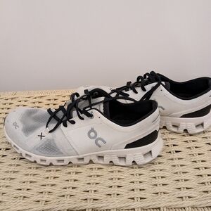On Cloud Women's Sneakers Size 9.5